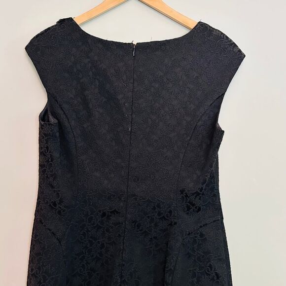 LONDON TIMES Black Jacquard Stretch Cocktail Dress Rosette Neckline Size 10 - Picture 7 of 9